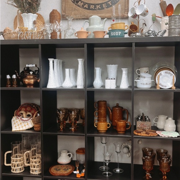 OohVintageGrace (Closet clean out & Secondhand picks for you) 🖤 - Picture 9 of 16